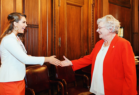 Lauren Bradford shakes Governor Kay Ivey's hand as Miss Auburn University