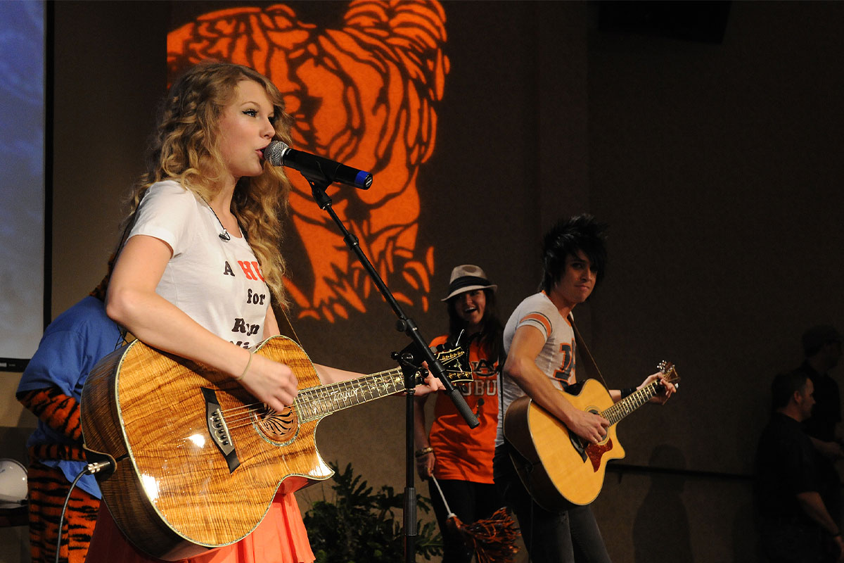 Taylor Swift preforming at Auburn University