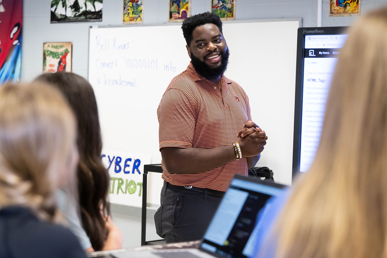 DeAngelo Johnson teaching students in a classroom
